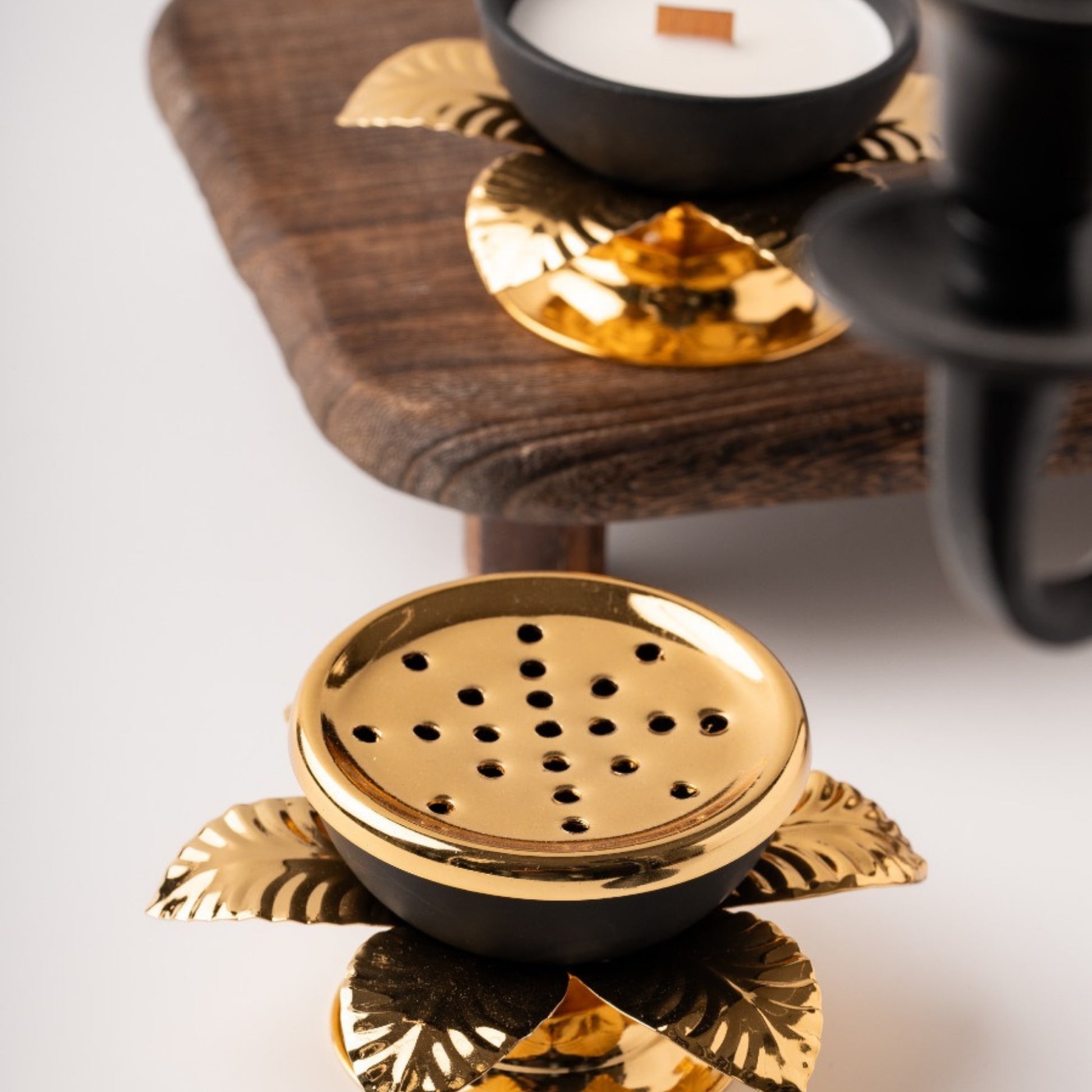 Urun-12 Luxury Custom Soy Wax Candle Wedding Favors: Elegant Gold Lid Decorative Mini Candles Favors for Guests